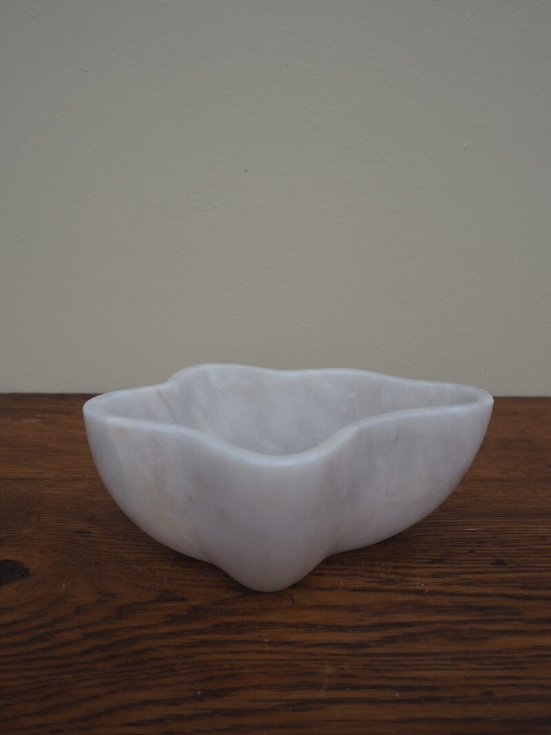 Irregular bowl 15 cm marble white