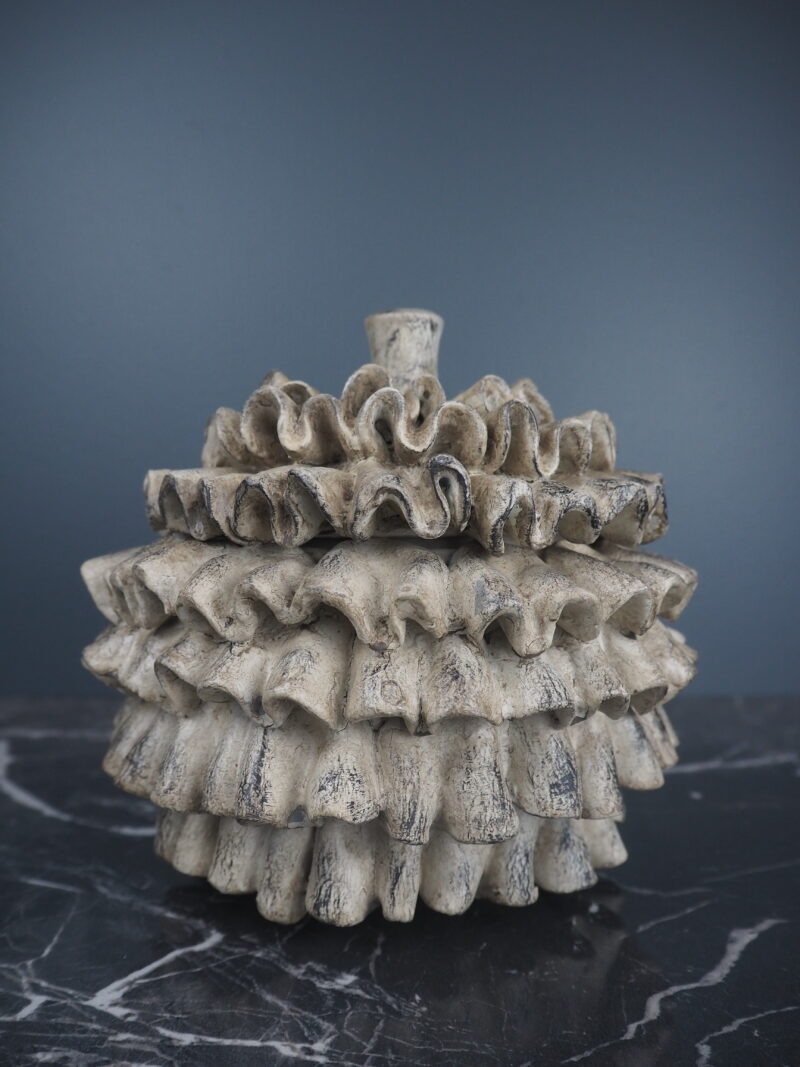 Round pinecone Jar white Sl