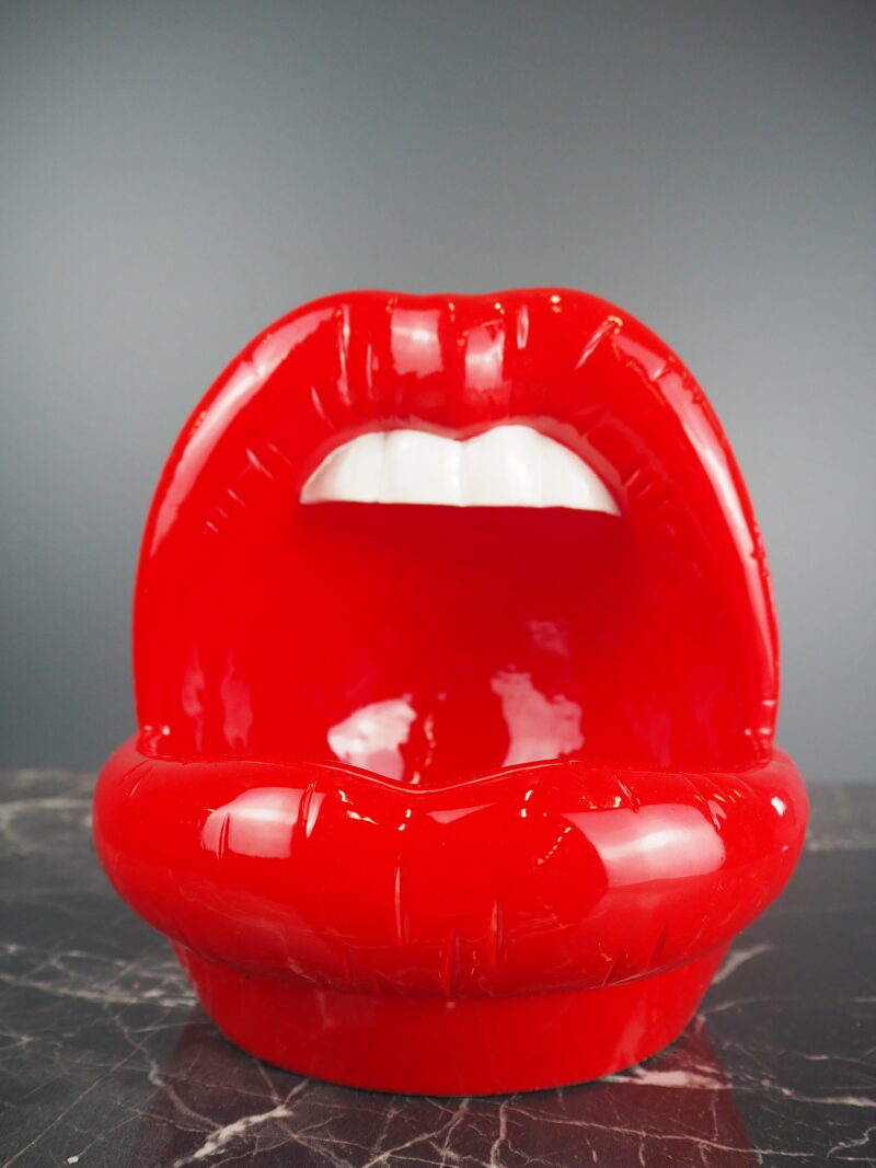 Lip container