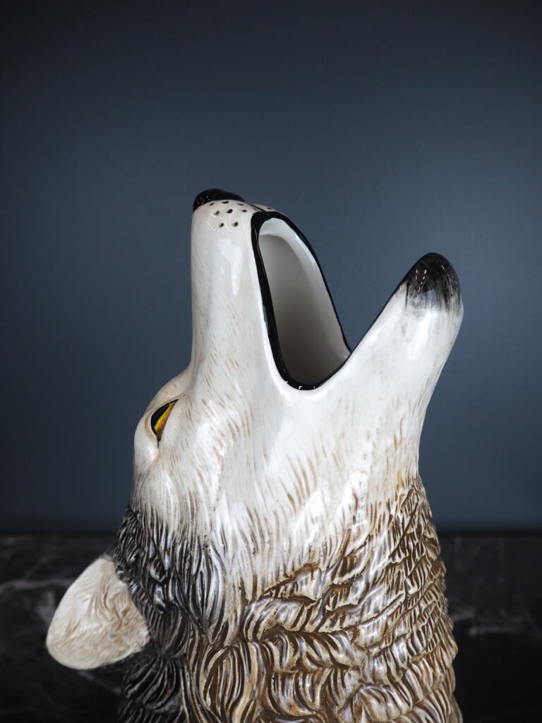 Wolfgang wolf vase - Image 3