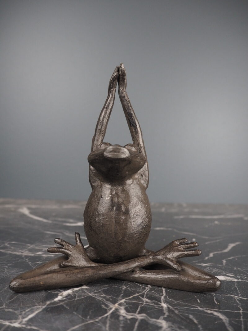 Fanny yoga frog