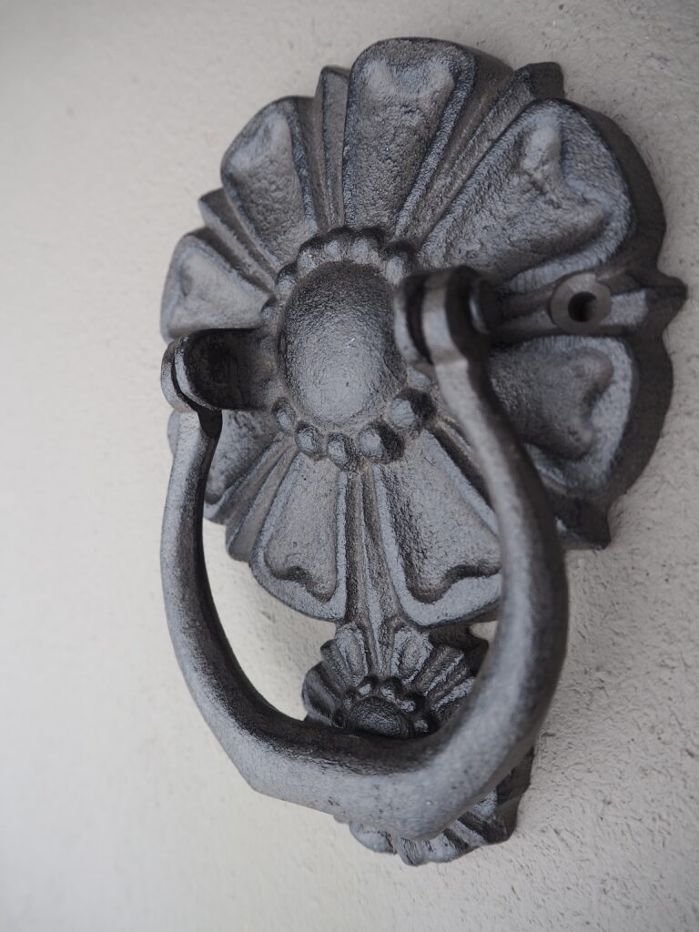 Flora knocker