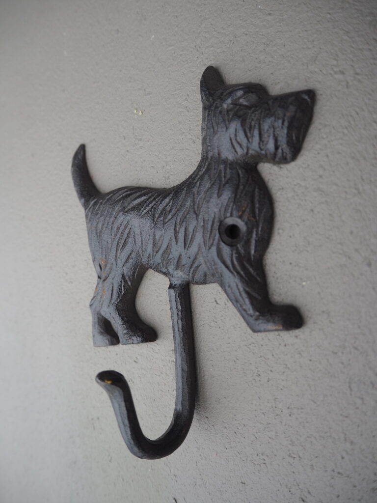 Danni dog hook