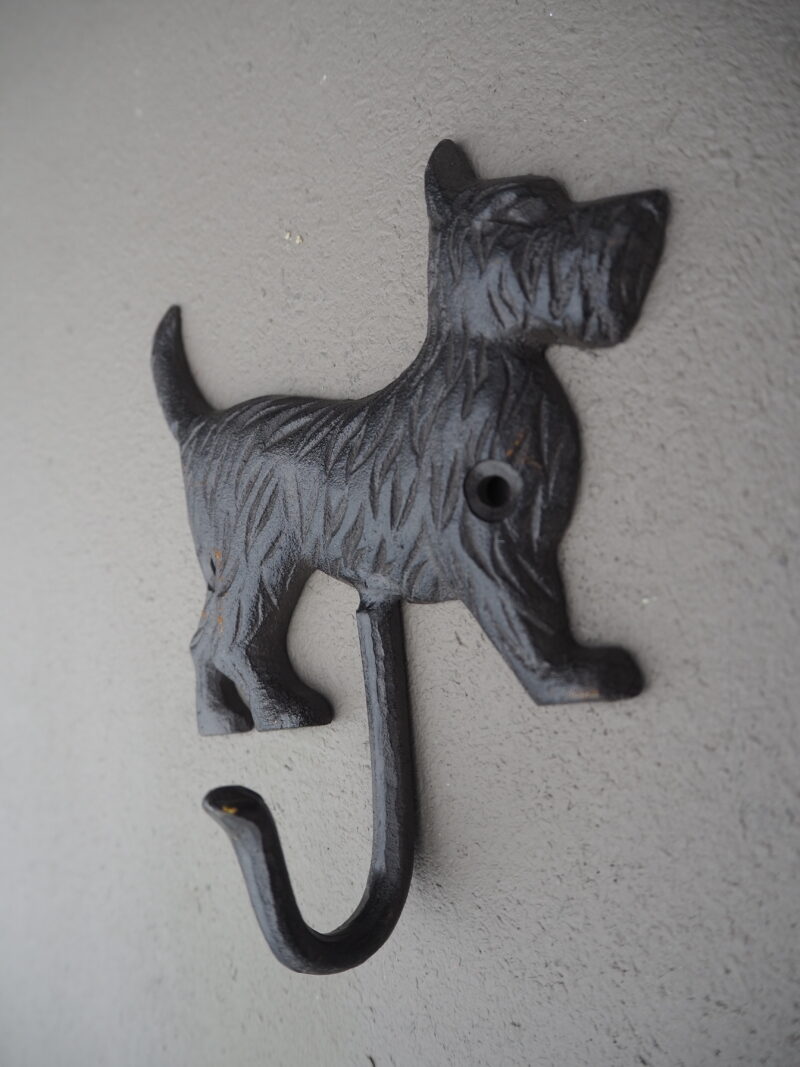 Danni dog hook
