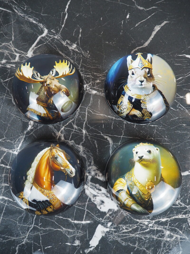 Royal animal paper weight 4 ass