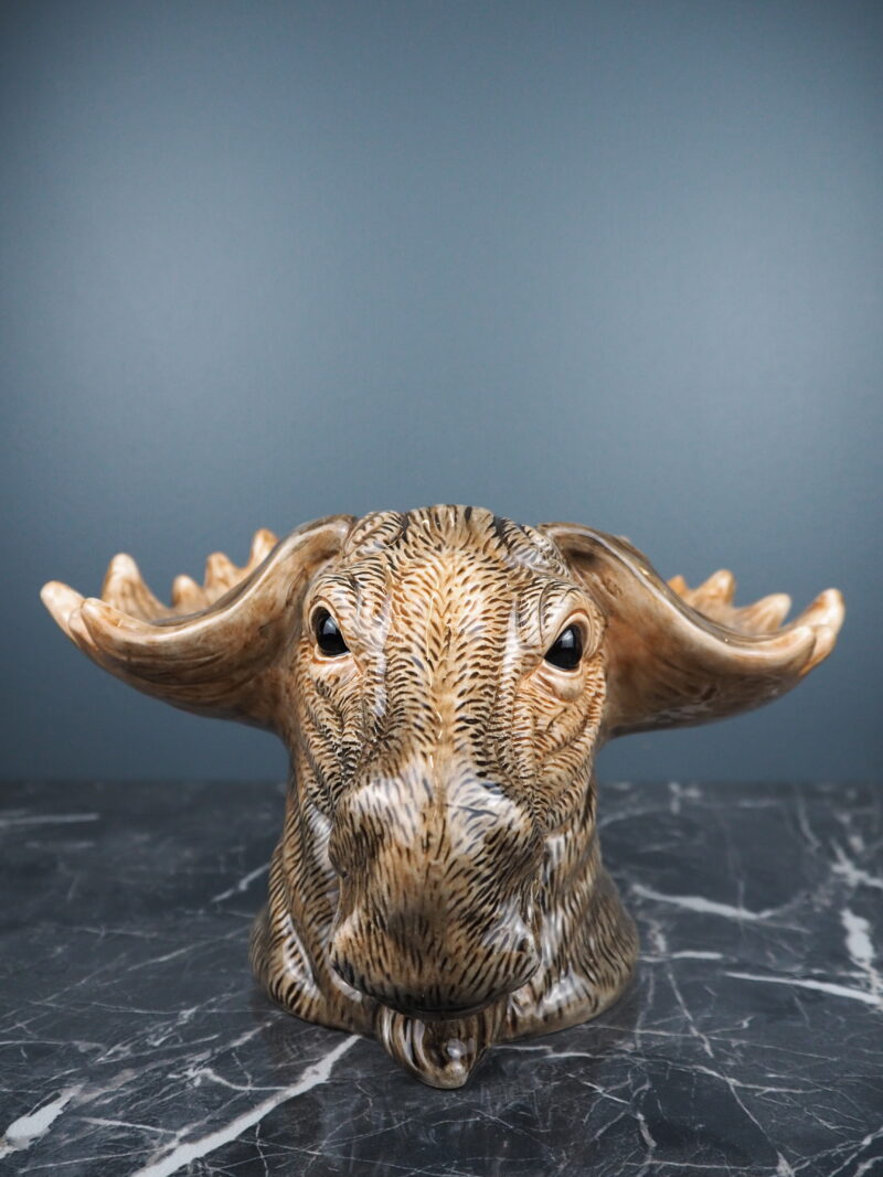 Magnus moose vase