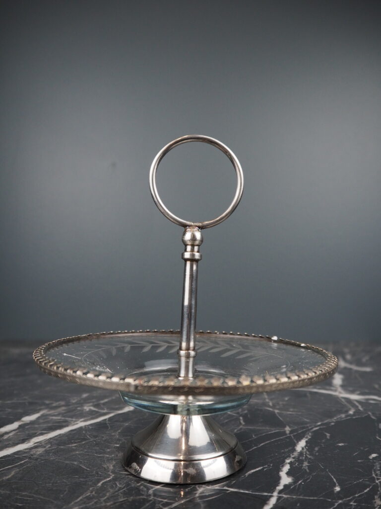 Cake stand