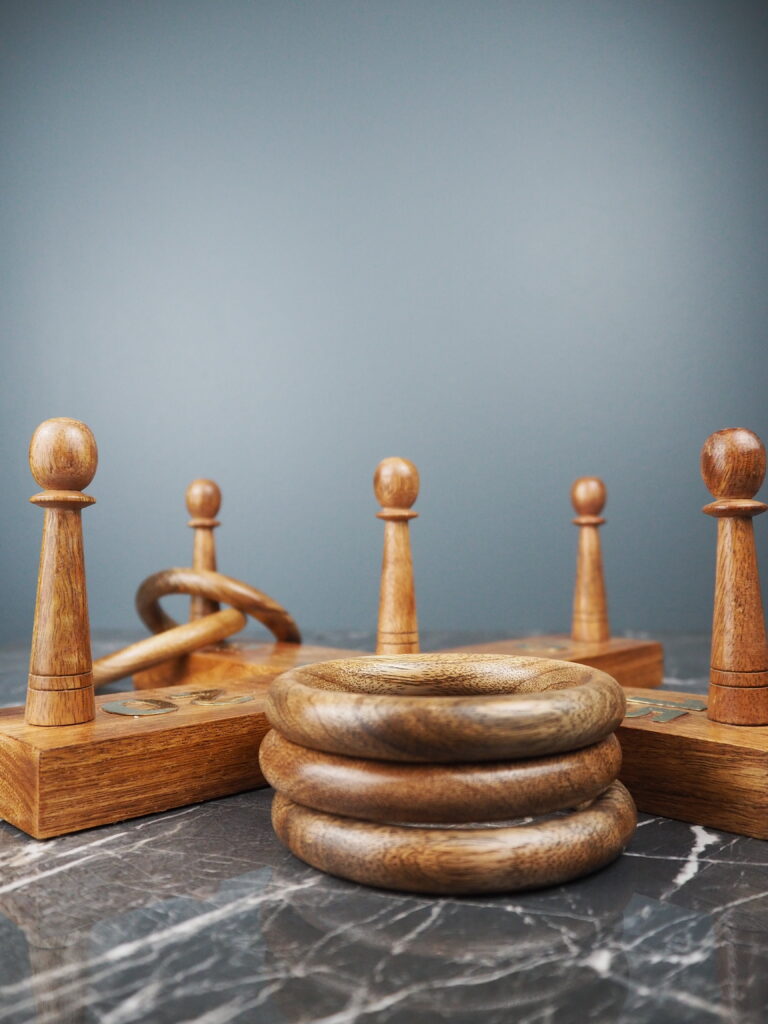 Wooden hoopla game - Image 4