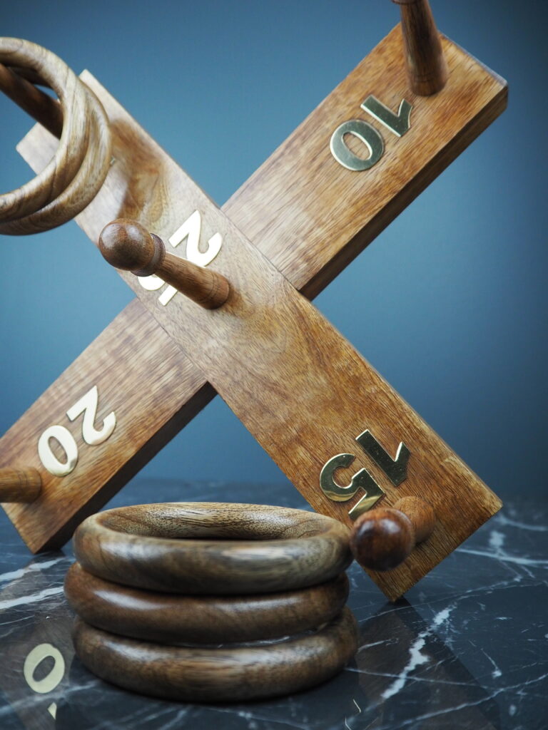Wooden hoopla game - Image 5