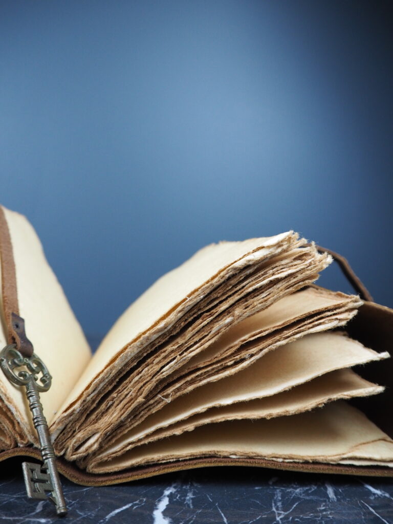 Vintage leather journal w lock - Image 2