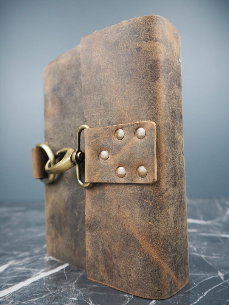 Vintage leather journal w hook closure - Image 2