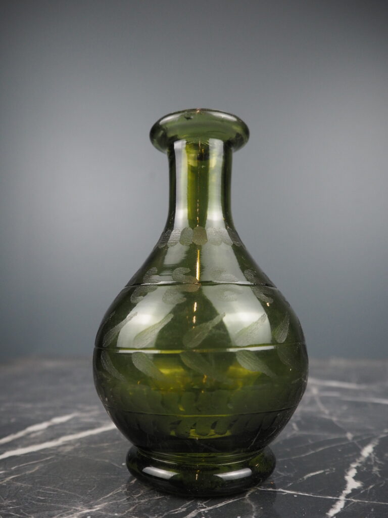 Galadria Glass small vase - Image 3