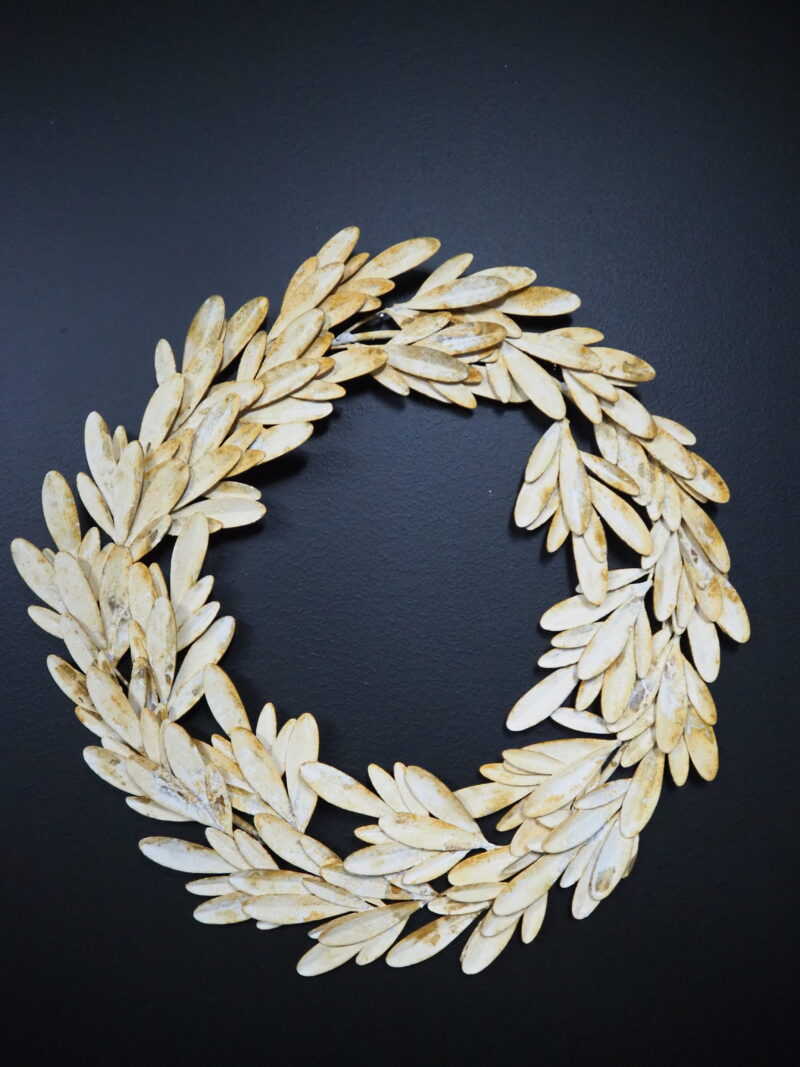 Wreath decor rust ant