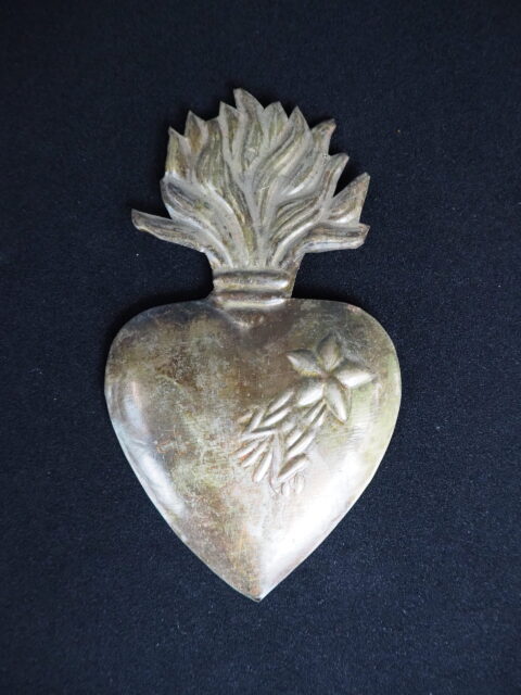 Heart brass ant