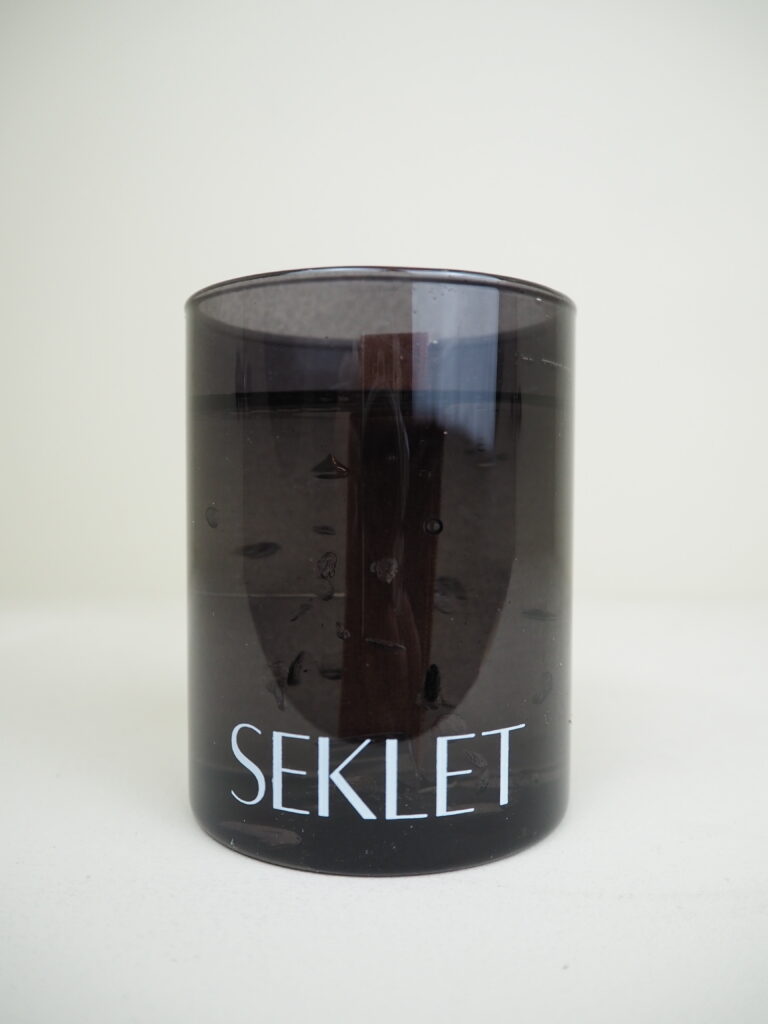 SEKLET black cedar candle