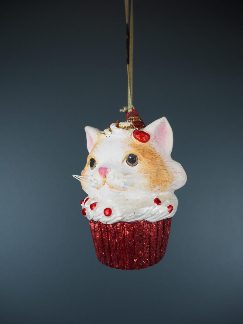 Cupcake Kitten in white scarf orn