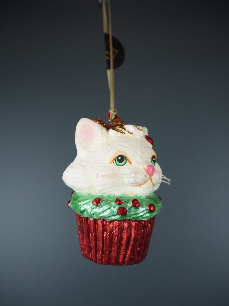 Cupcake Kitten in green scarf orn