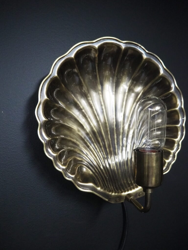 Salona Brass Seashell Wall Light Ant Brass