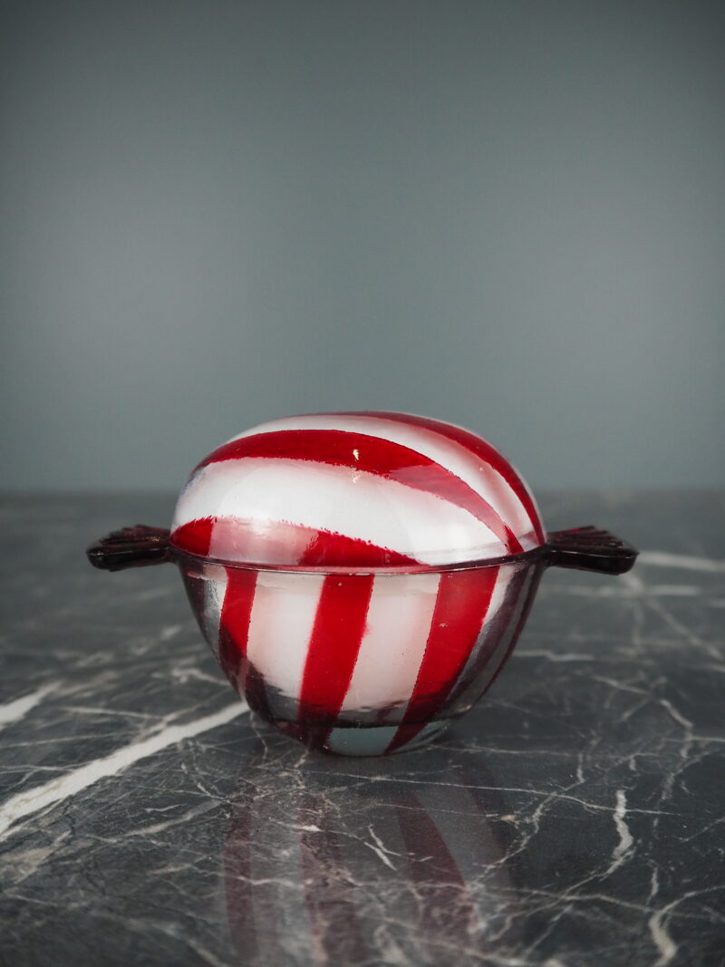 Lid jar with wax