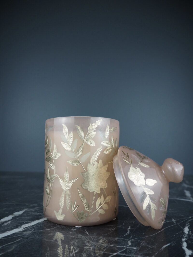 Lid jar with wax