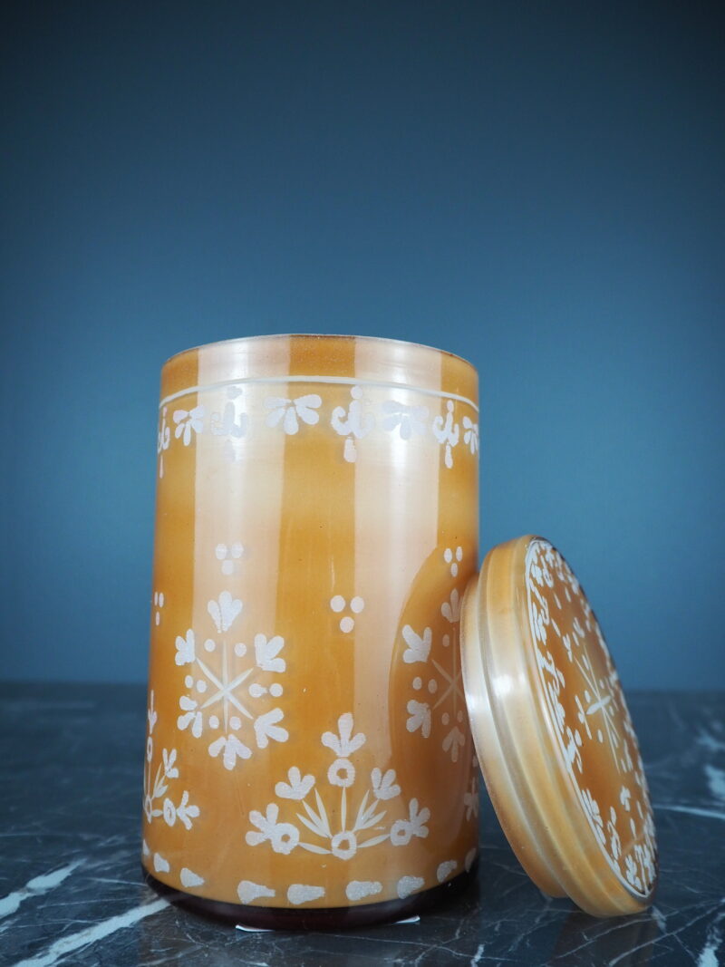 Lid jar with wax
