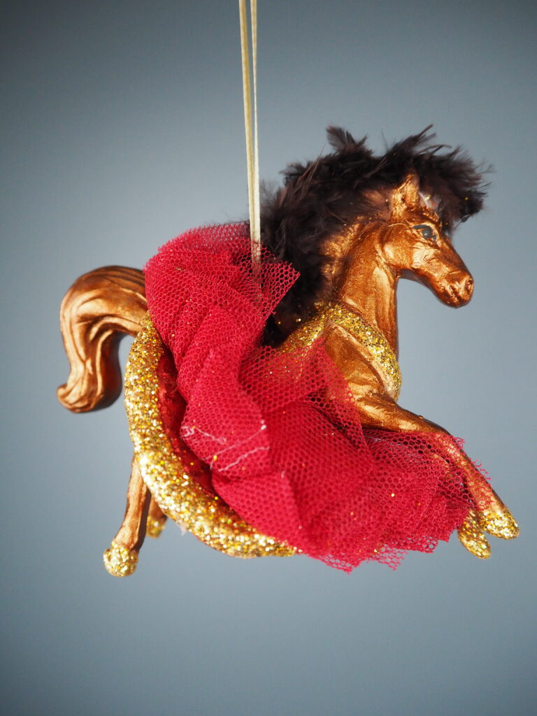 Ballerina horse in bronze/gold glits - Image 2