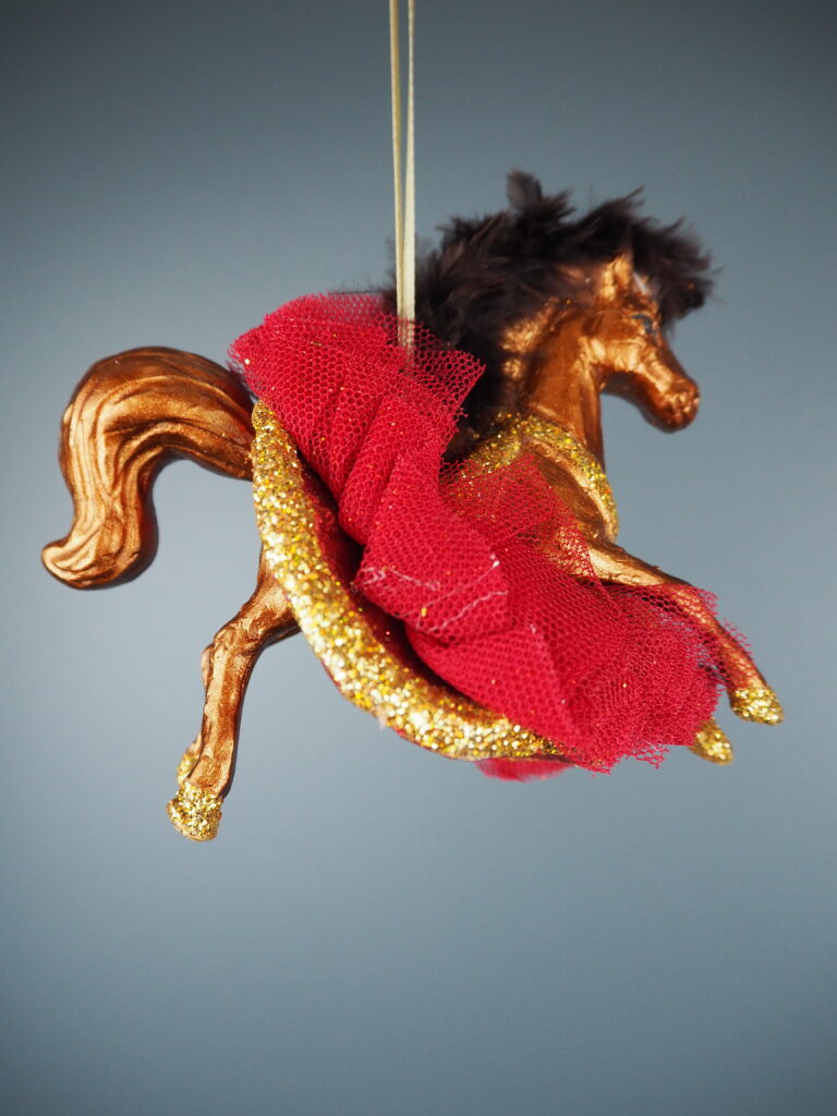 Ballerina horse in bronze/gold glits - Image 4