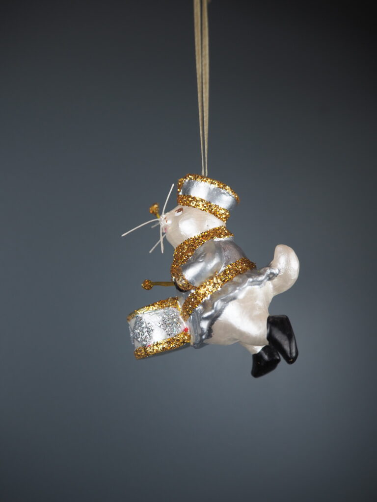 Instrumental seal in white orn a/3 - Image 6