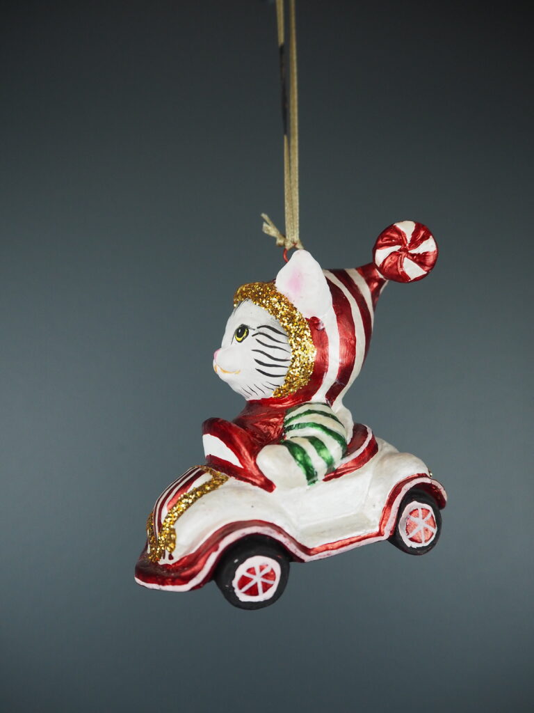 Xmas Cat in mini car red/white - Image 2