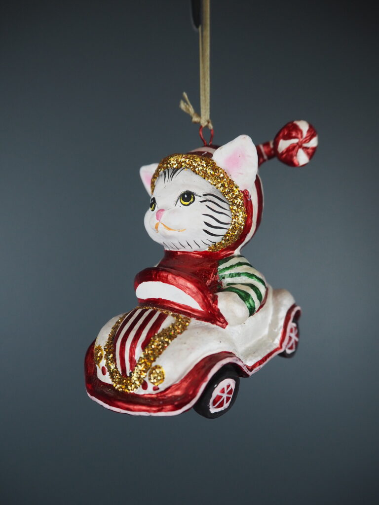 Xmas Cat in mini car red/white - Image 4