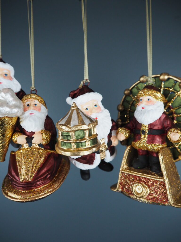 Circus Santa A/5 red/green orn - Image 3