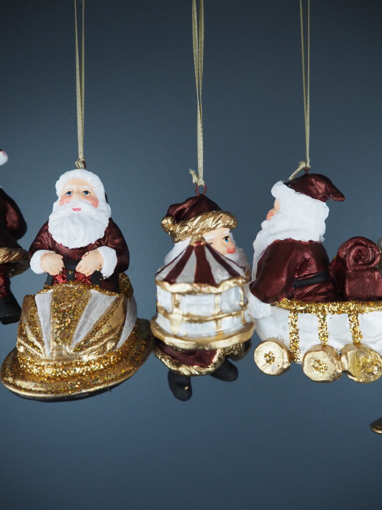 Circus Santa A/5 burg/pw orn - Image 3