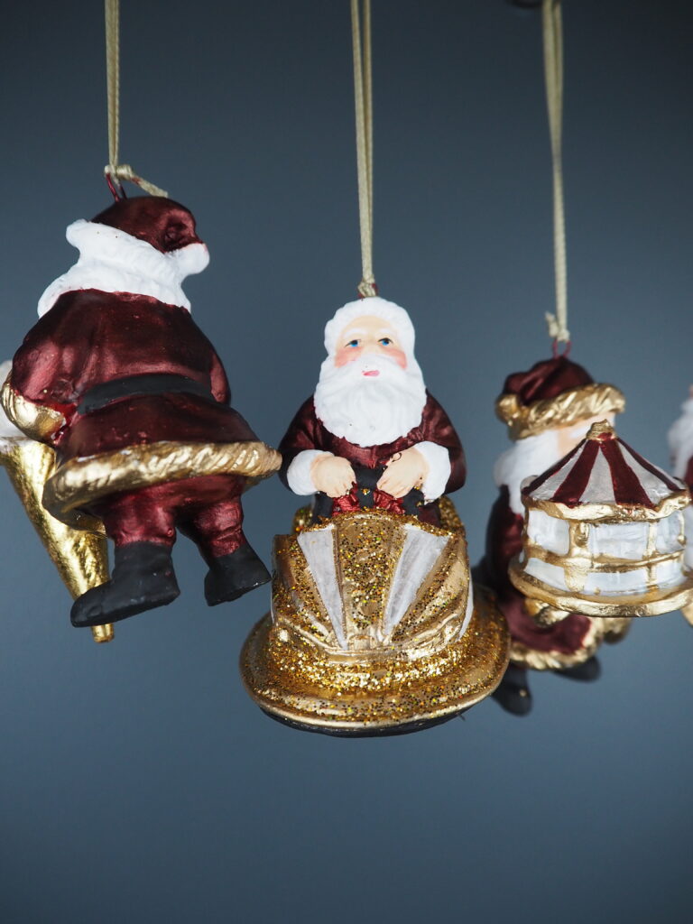 Circus Santa A/5 burg/pw orn - Image 6