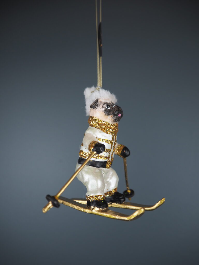 Skiing pug in white/gold orn - Image 4