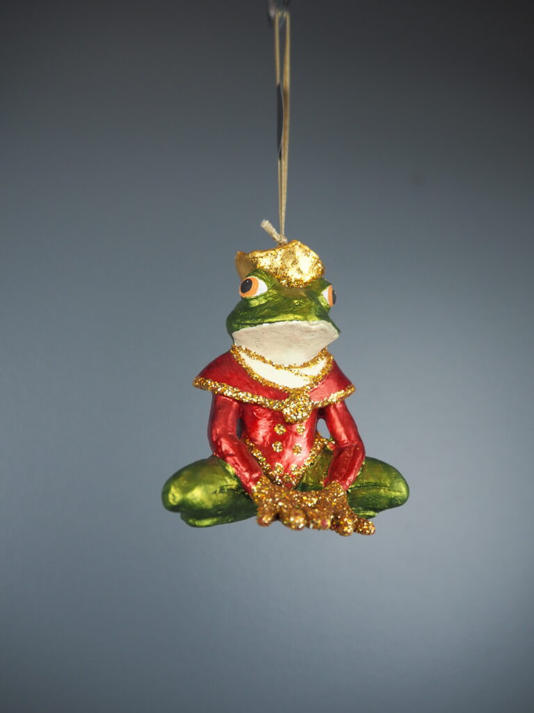 Yoga sitting frog in red - Image 4