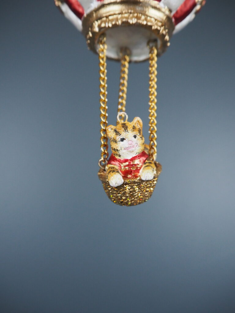 Cat Balloon red/white orn - Image 3