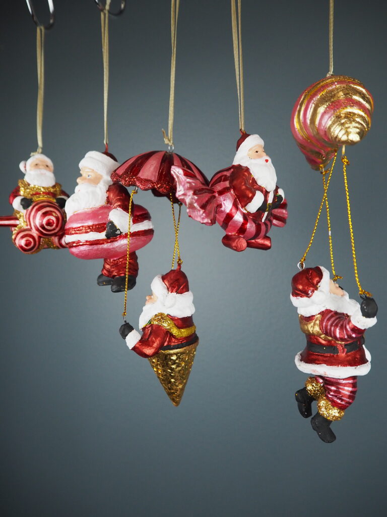Sweets Santa in red/pink  a/5 - Image 3