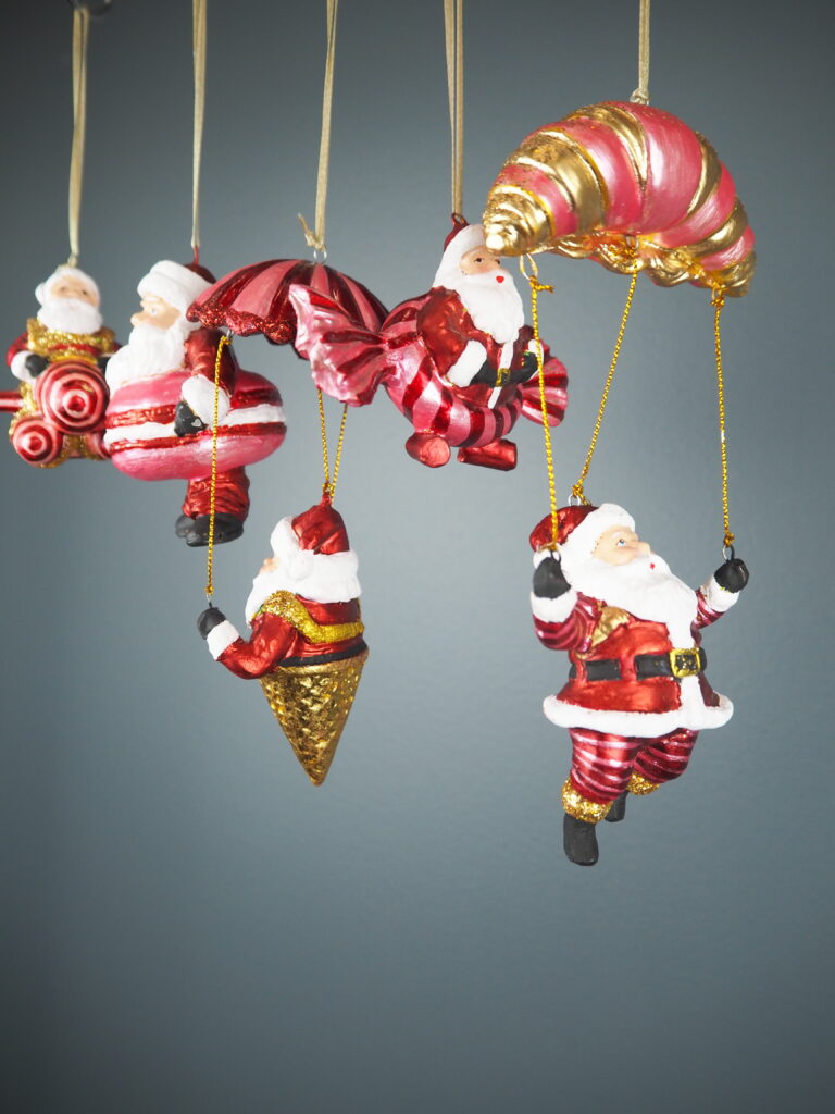 Sweets Santa in red/pink  a/5 - Image 6