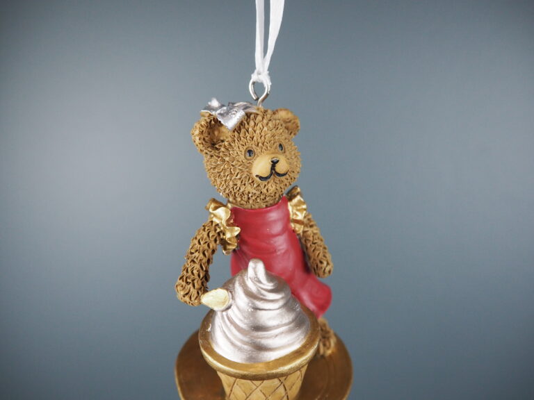 Teddy bear w cupcake - Image 3