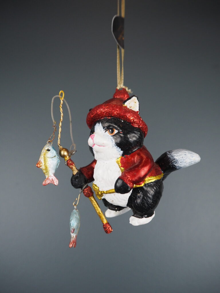 Fishing cat in black/red orn