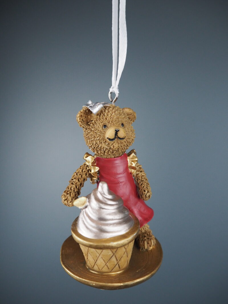 Teddy bear w cupcake