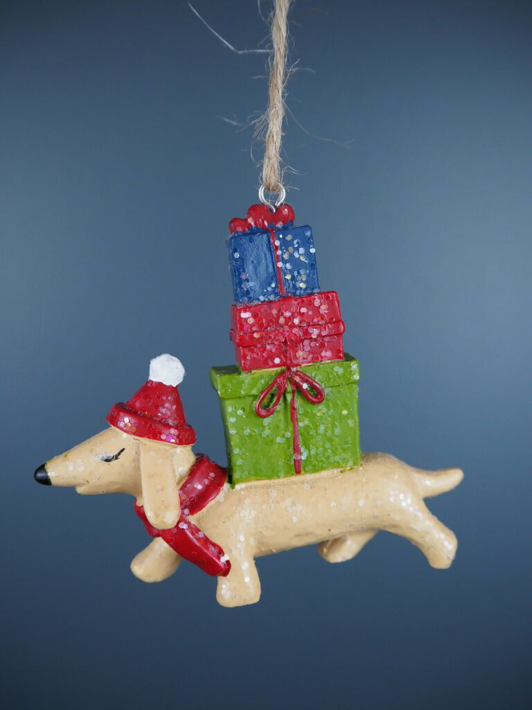 Dog w gifts brown