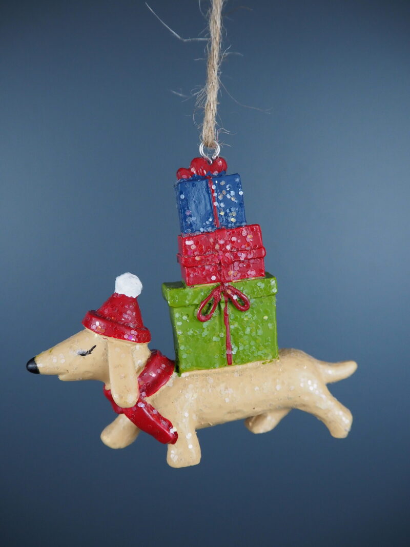 Dog w gifts brown